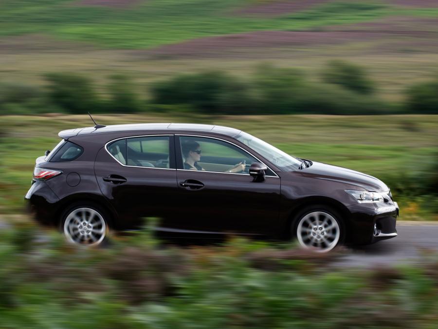  Lexus CT200h 2010 года  (UK) (фото 6 из 27)